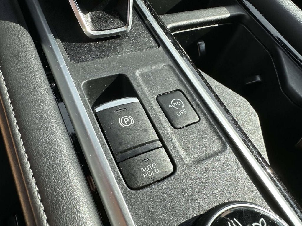 Used 2025 Nissan Pathfinder SV AWD/4WD image 22