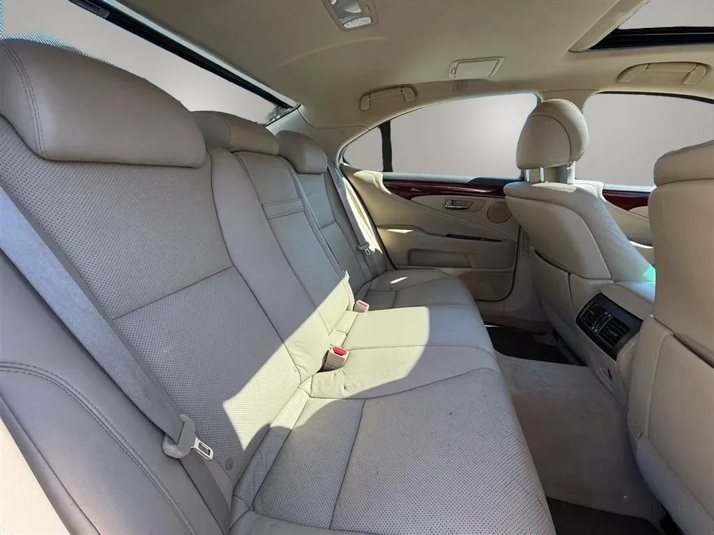 Used 2009 Lexus LS 460 w/ Comfort Pkg RWD image 27
