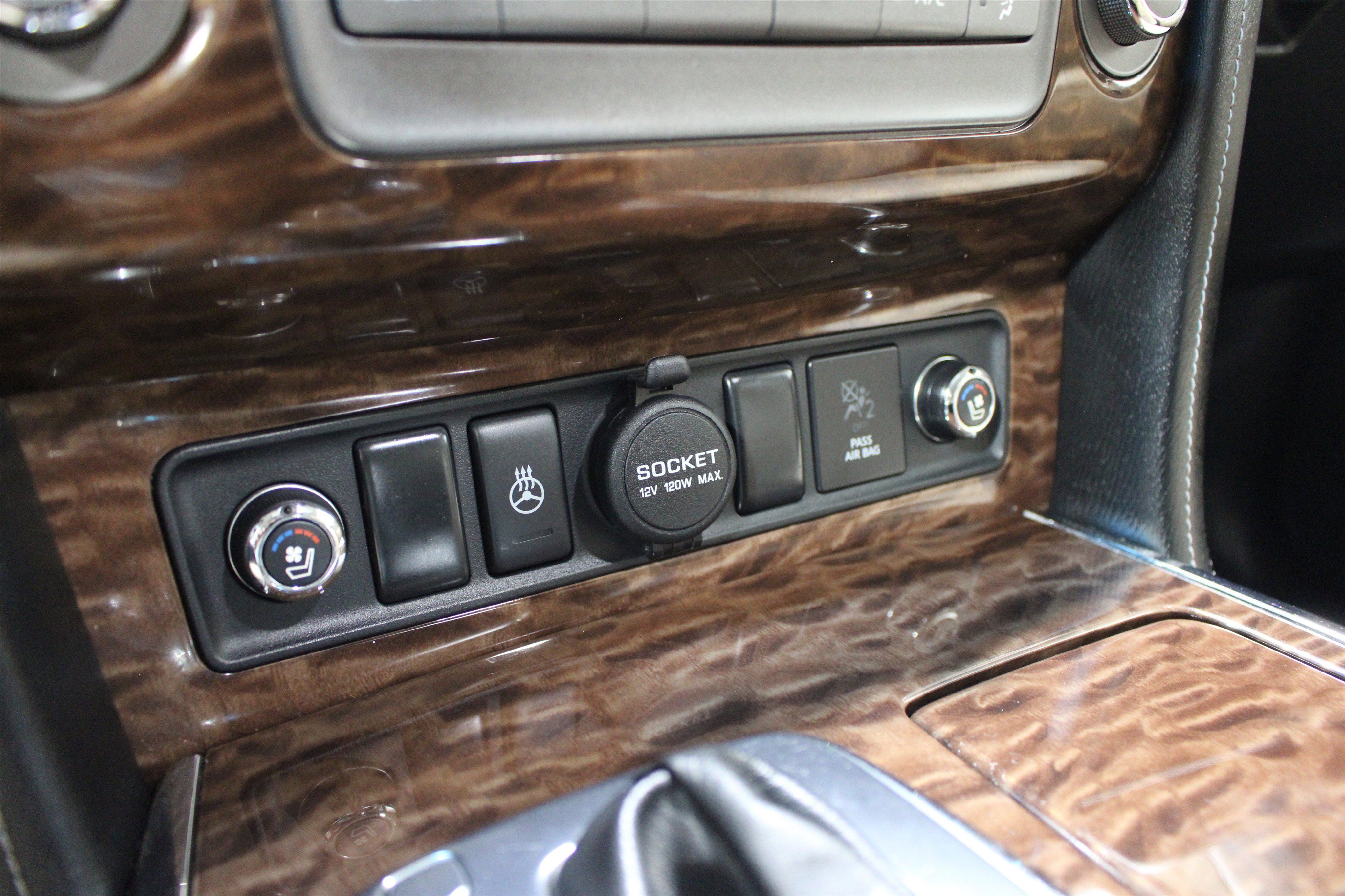 Used 2017 Nissan Armada Platinum w/ Captain Seat Package AWD/4WD image 17