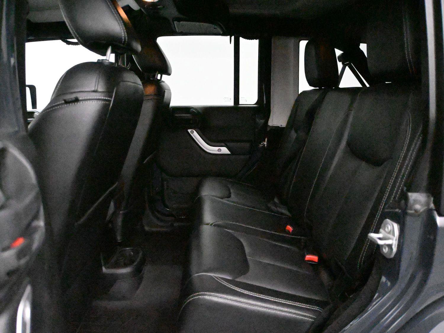 Used 2016 Jeep Wrangler Unlimited Sahara w/ Connectivity Group image 10