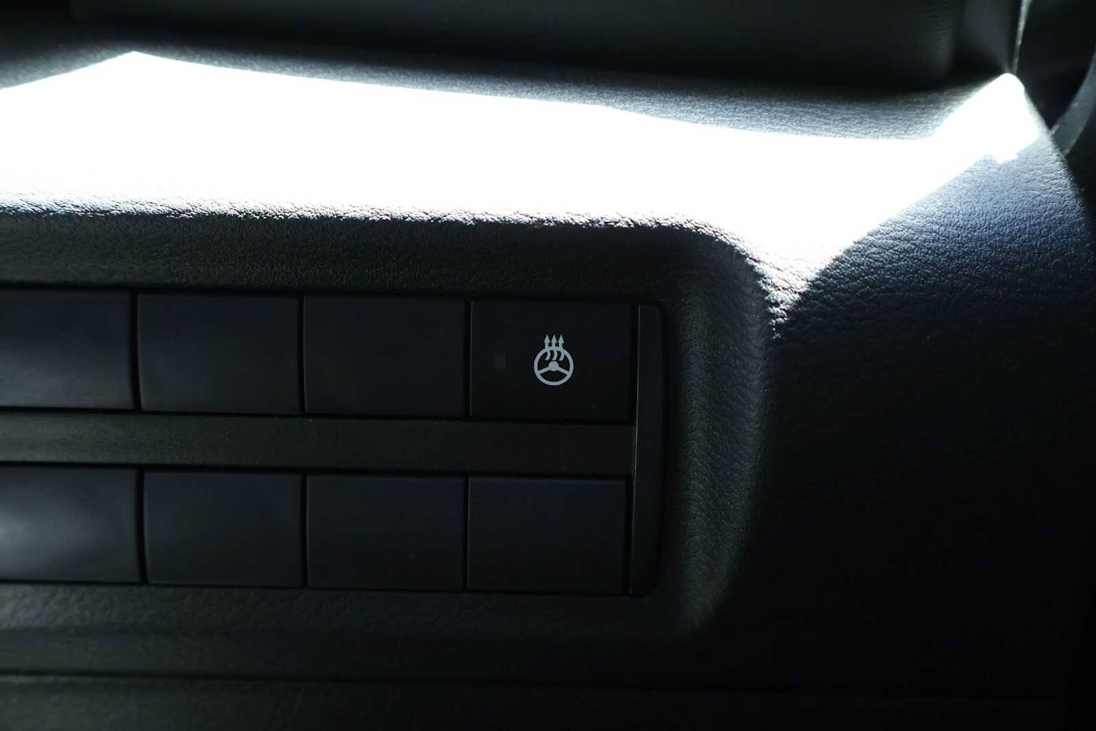 Used 2023 Nissan Kicks SR w/ SR Premium Package FWD image 28