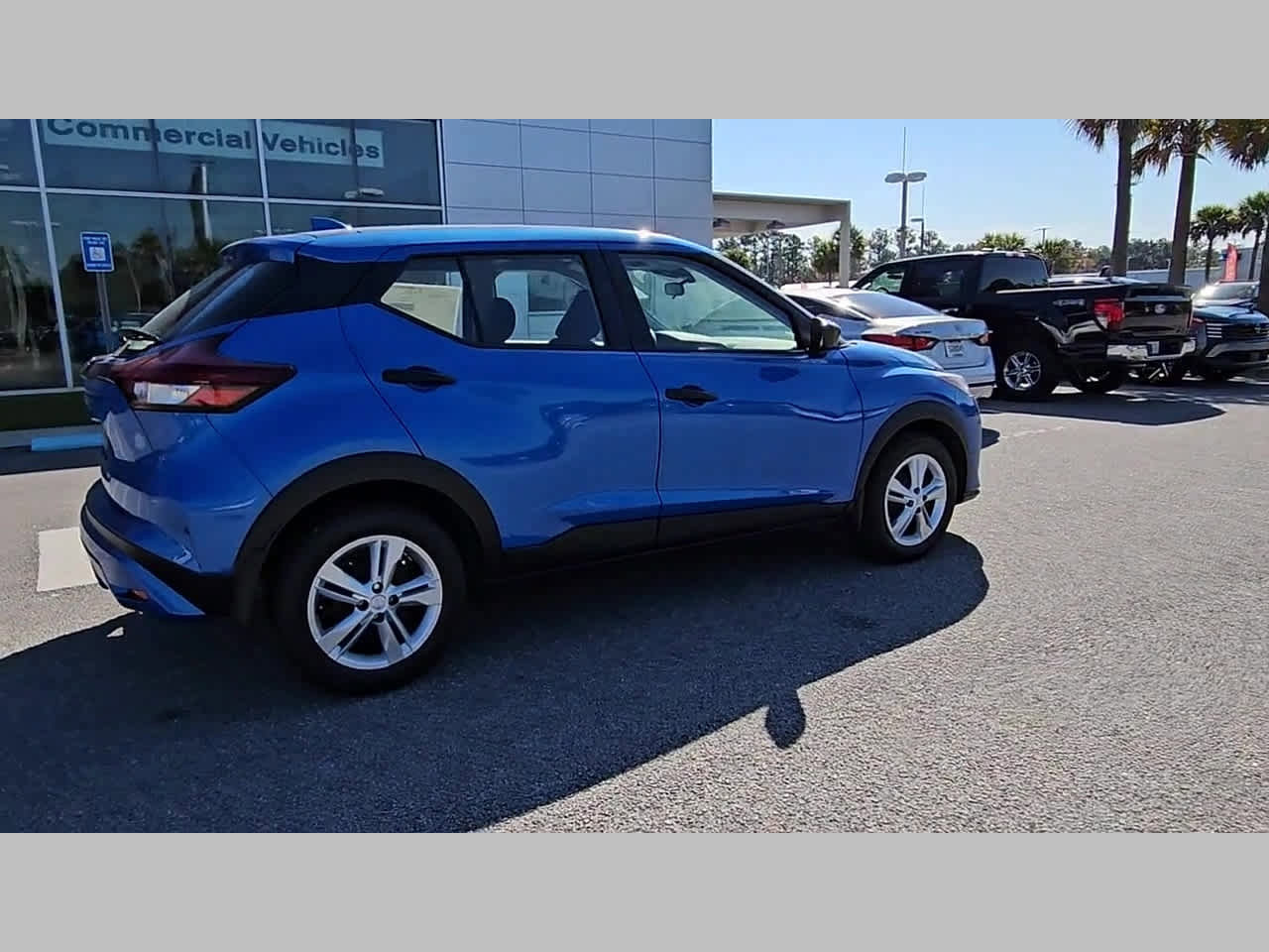 New 2025 Nissan Kicks Play S image 32