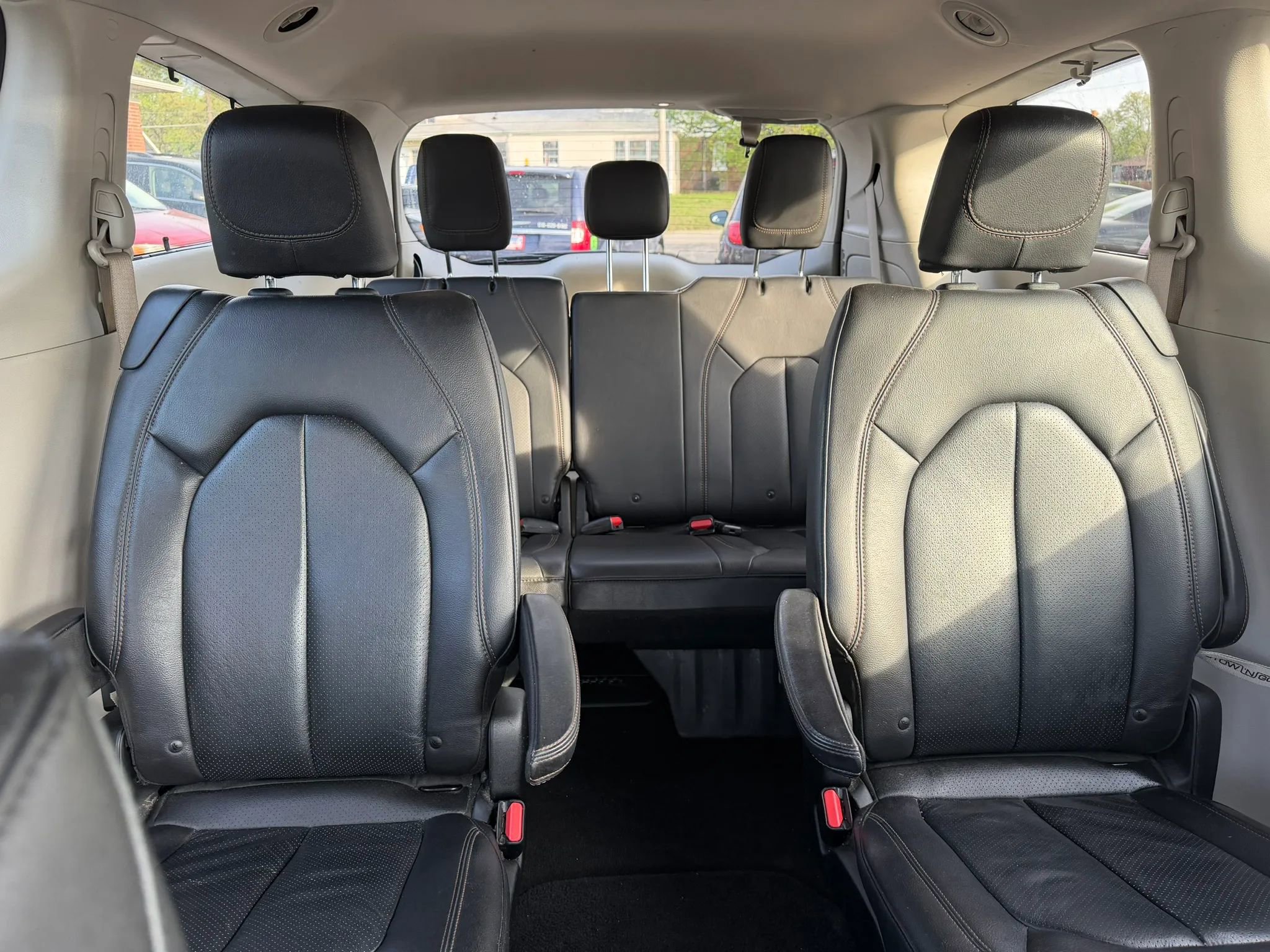 Used 2018 Chrysler Pacifica Touring-L Plus FWD image 8