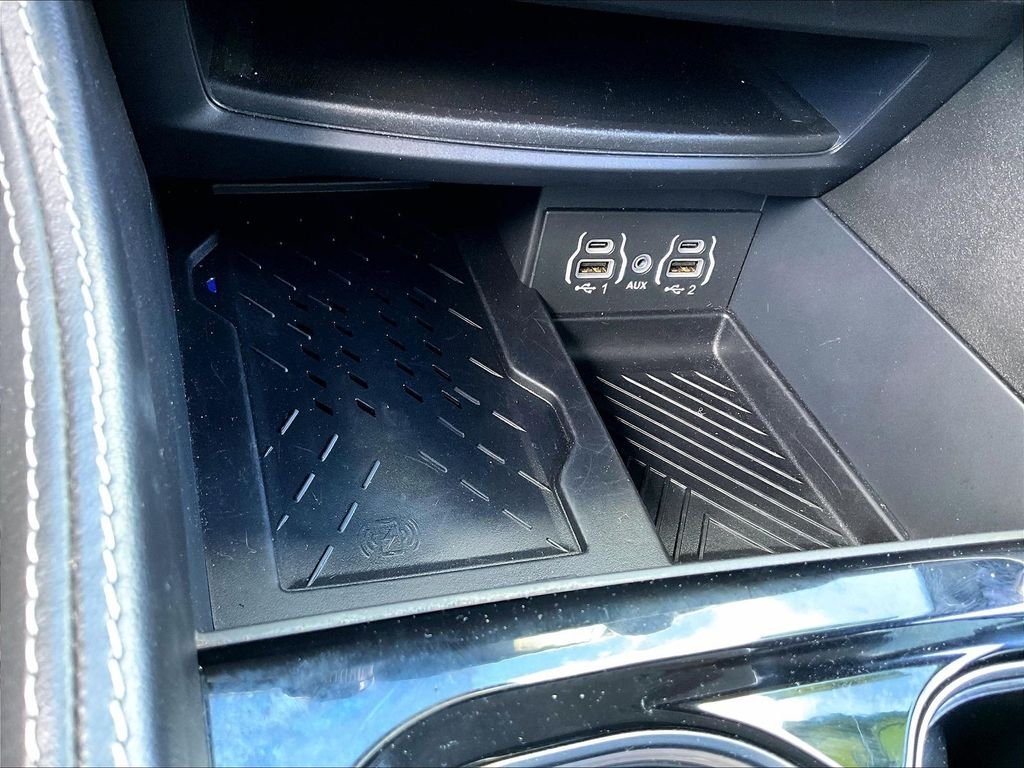 Used 2025 Chrysler Pacifica Limited FWD image 28