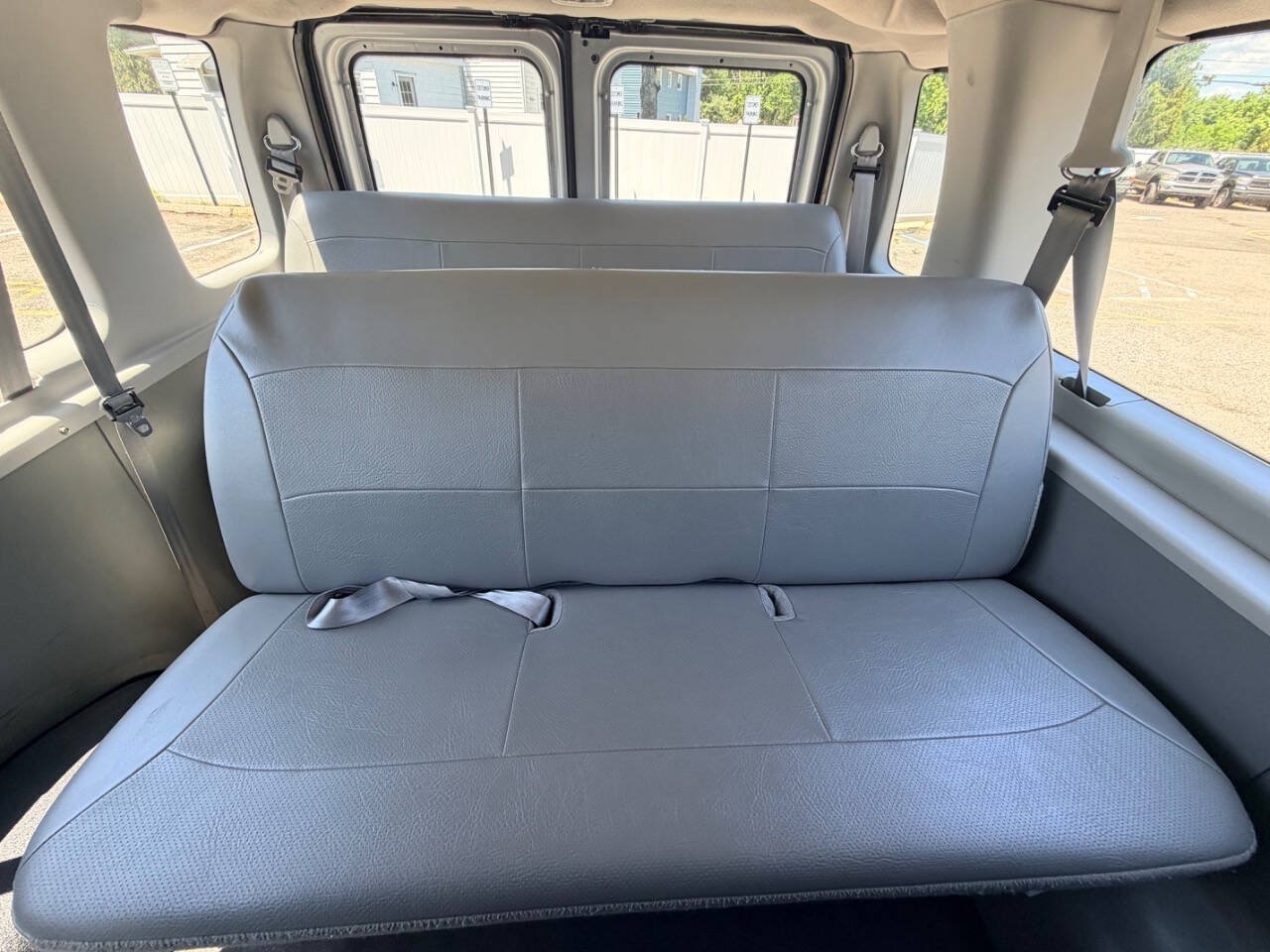 Used 2006 Ford E-350 and Econoline 350 XL RWD image 56