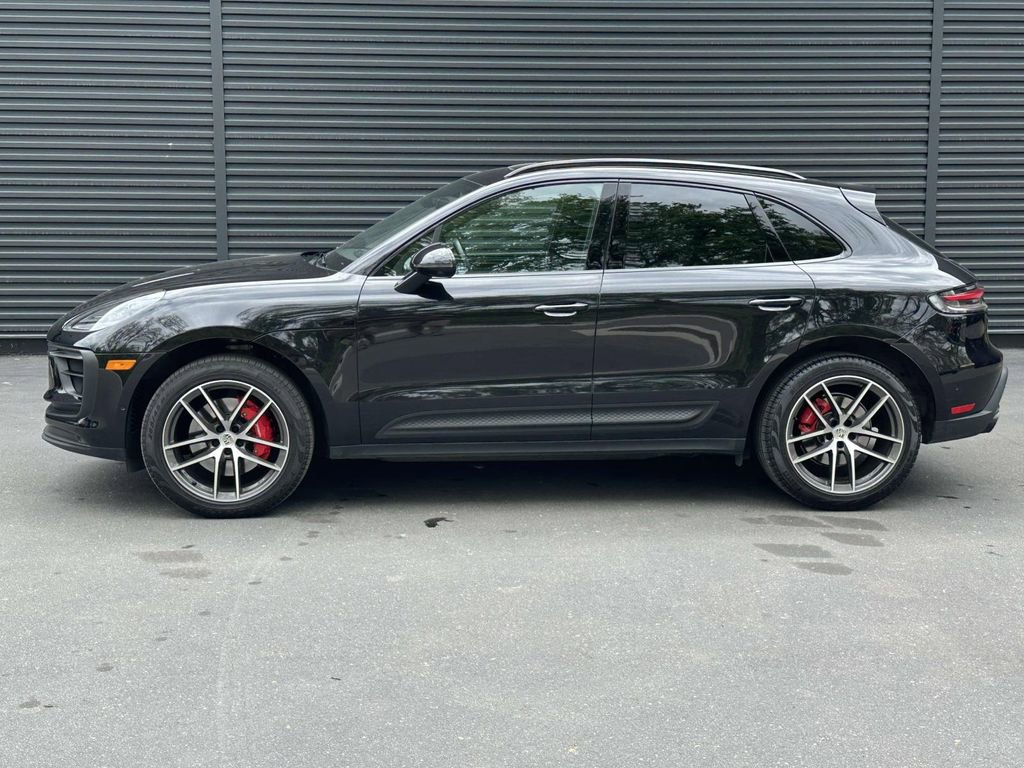 Certified 2022 Porsche Macan S AWD/4WD image 2