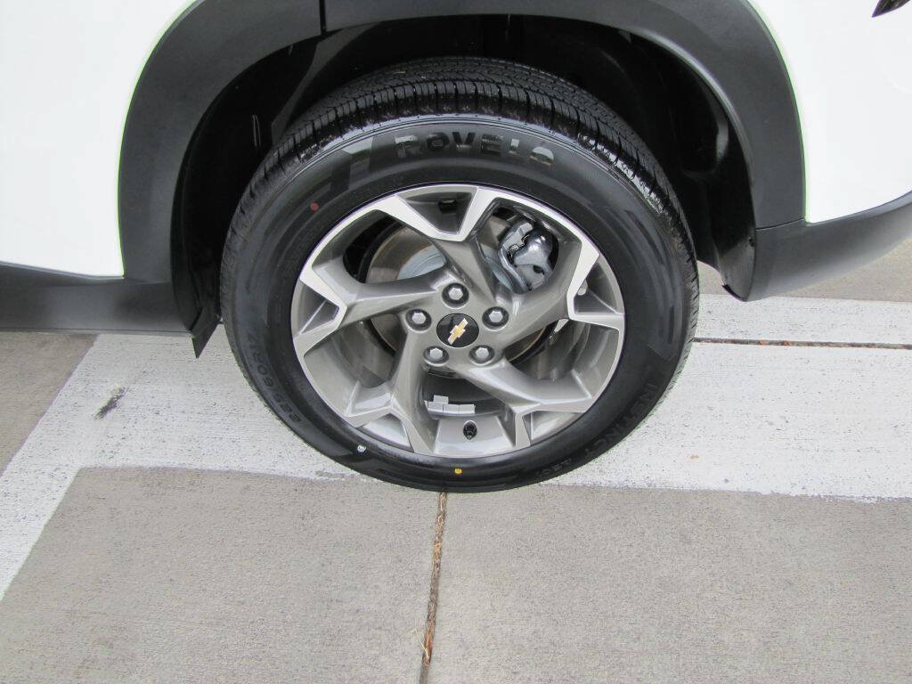 Used 2025 Chevrolet Trax LT w/ Driver Confidence Package FWD image 27