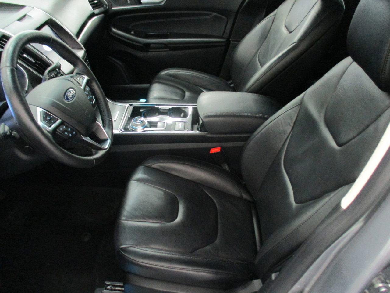 Used 2020 Ford Edge Titanium w/ Cargo Accessory Package image 9