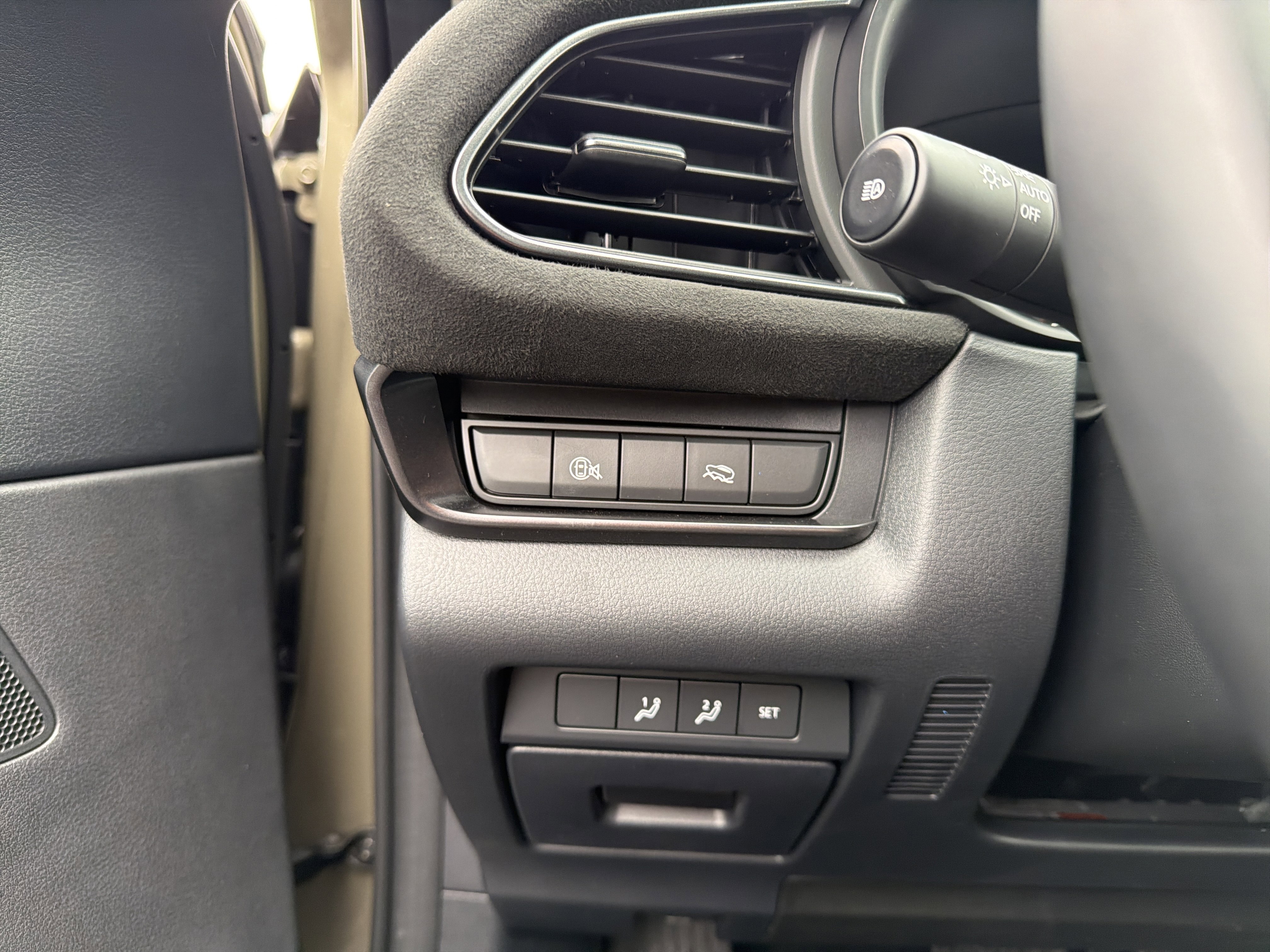 Used 2025 MAZDA CX-30 Carbon image 17