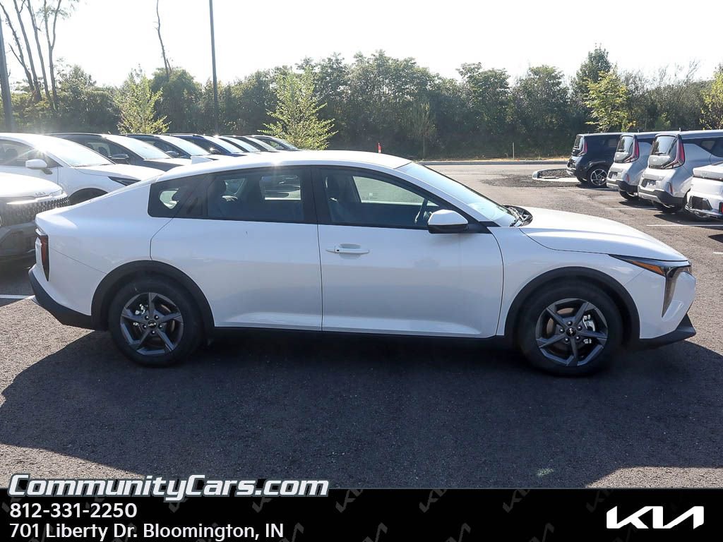 New 2025 Kia K4 LXS image 8