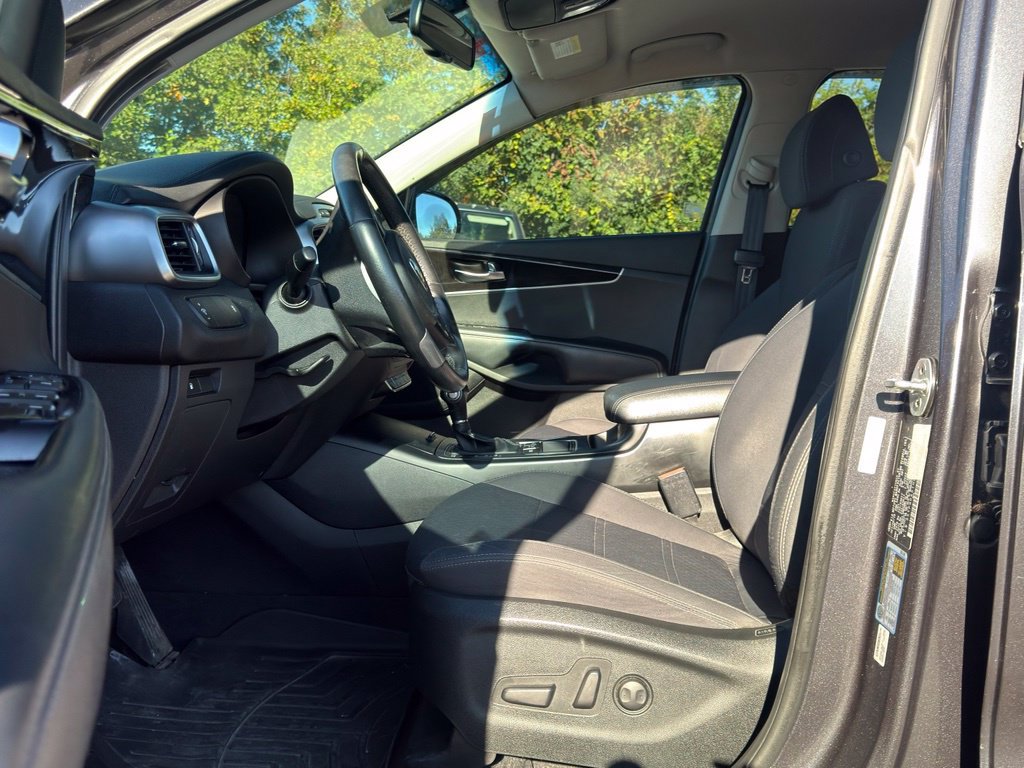 Used 2017 Kia Sorento AWD w/ LX Convenience Package image 16