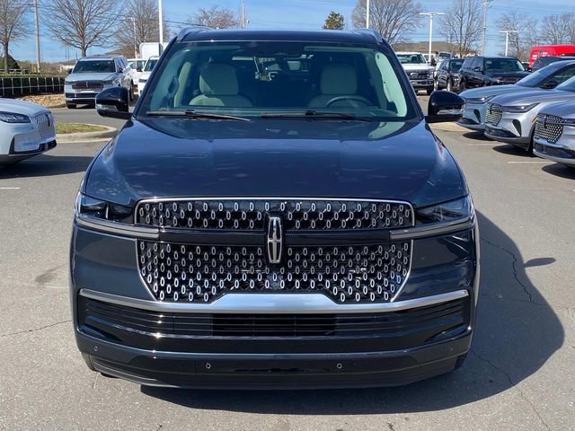 New 2026 Lincoln Navigator Reserve AWD/4WD image 2