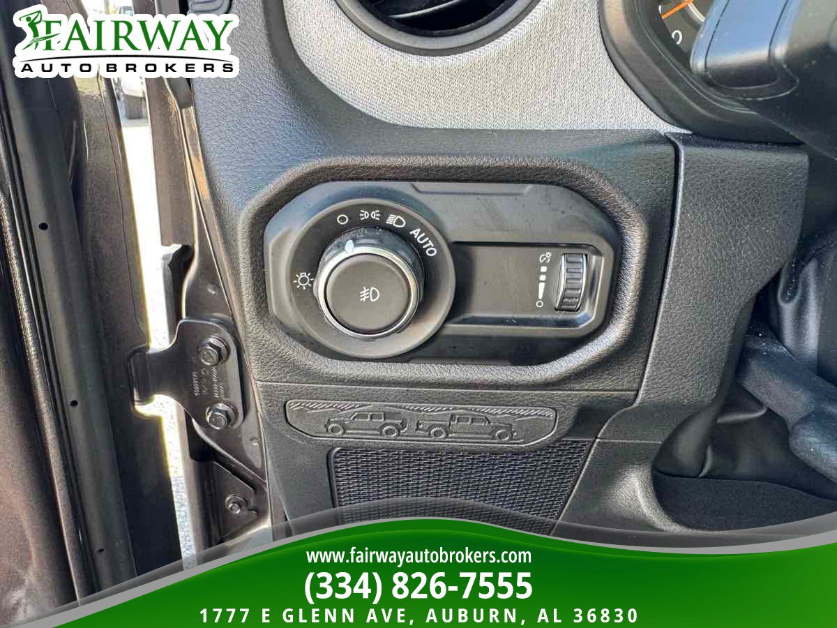 Used 2025 Jeep Wrangler Willys AWD/4WD image 17