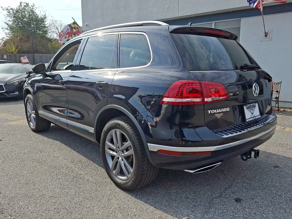 Used 2016 Volkswagen Touareg Sport image 6