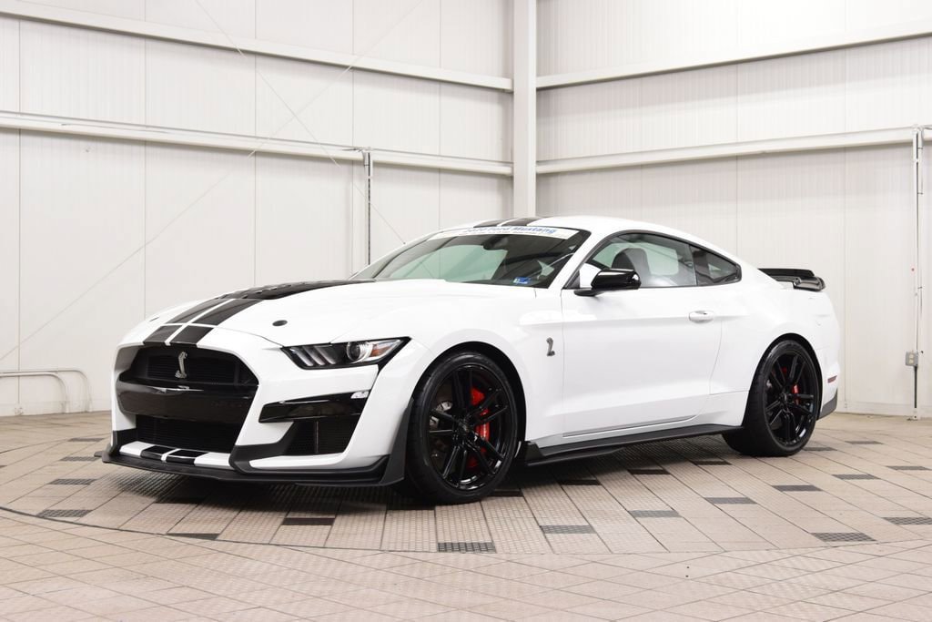 Used 2020 Ford Mustang Shelby GT500 w/ Technology Package RWD image 3