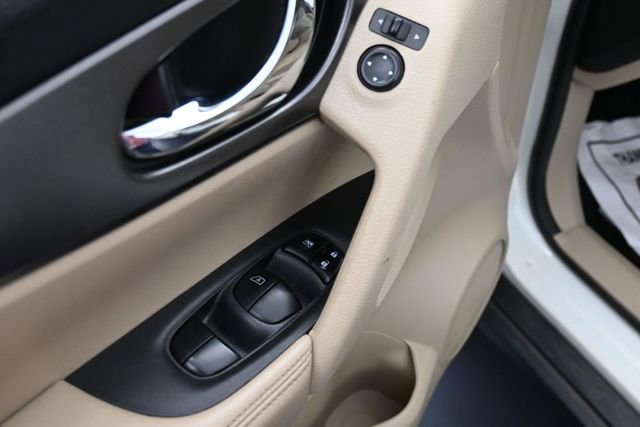 Used 2015 Nissan Rogue SV AWD/4WD image 14