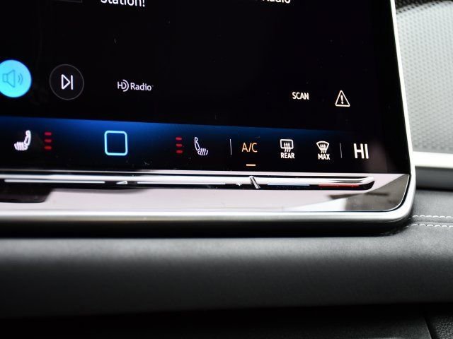 New 2026 Volkswagen Tiguan SE FWD image 13
