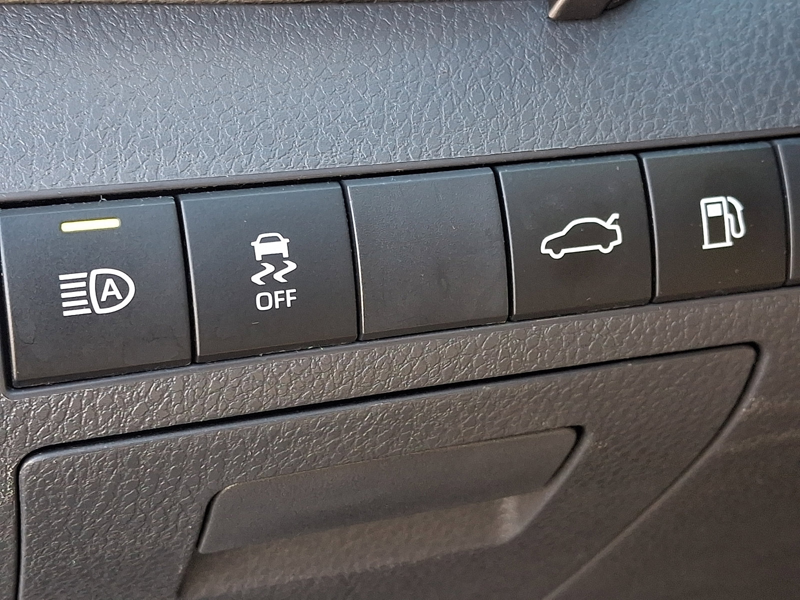 Used 2018 Toyota Camry SE image 23