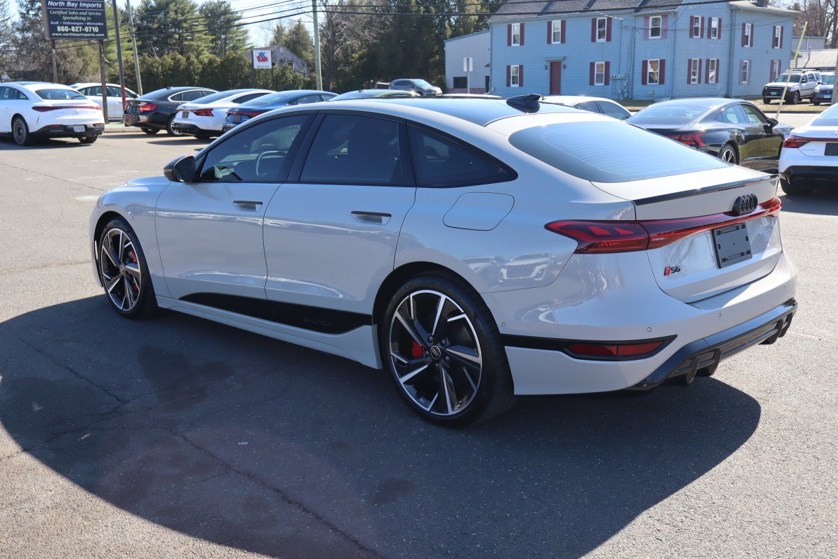 Used 2025 Audi S6 e-tron Prestige w/ 21" Black Optic Package image 7