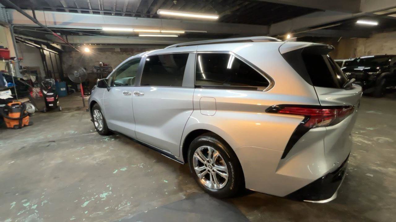 Certified 2022 Toyota Sienna XSE image 10