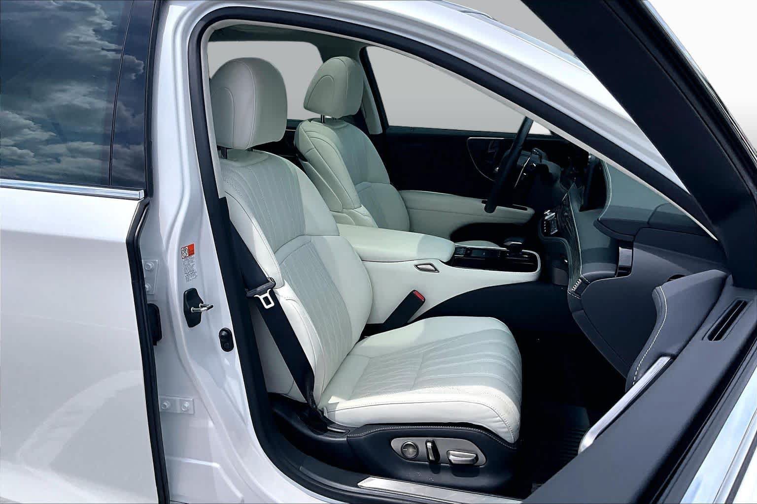 Used 2022 Lexus LS 500 w/ Interior Upgrade Package RWD image 9