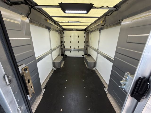 Used 2025 Chevrolet Brightdrop 600 w/ Power Door Package FWD image 22