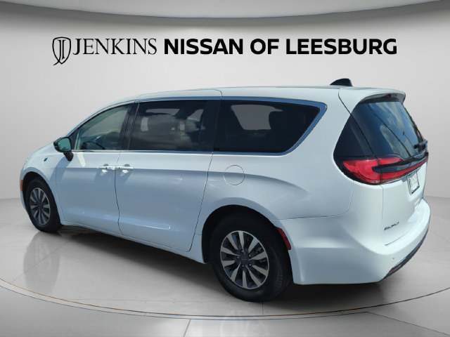 Used 2024 Chrysler Pacifica Limited FWD image 9