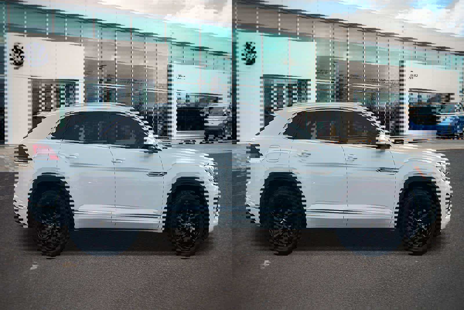 Used 2024 Volkswagen Atlas Cross Sport SEL R-Line image 4