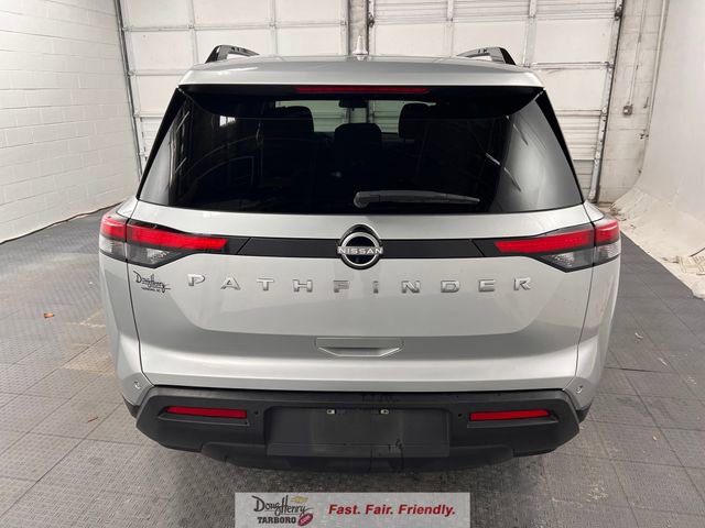 Used 2025 Nissan Pathfinder SV FWD image 8