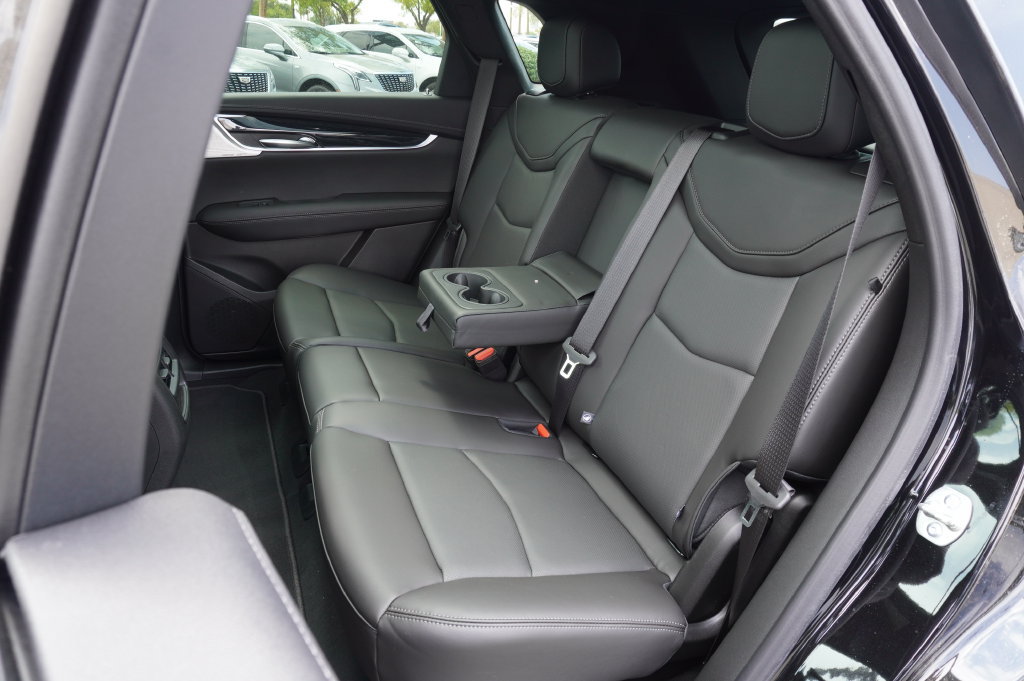 New 2025 Cadillac XT5 Premium Luxury w/ Technology Package FWD image 9