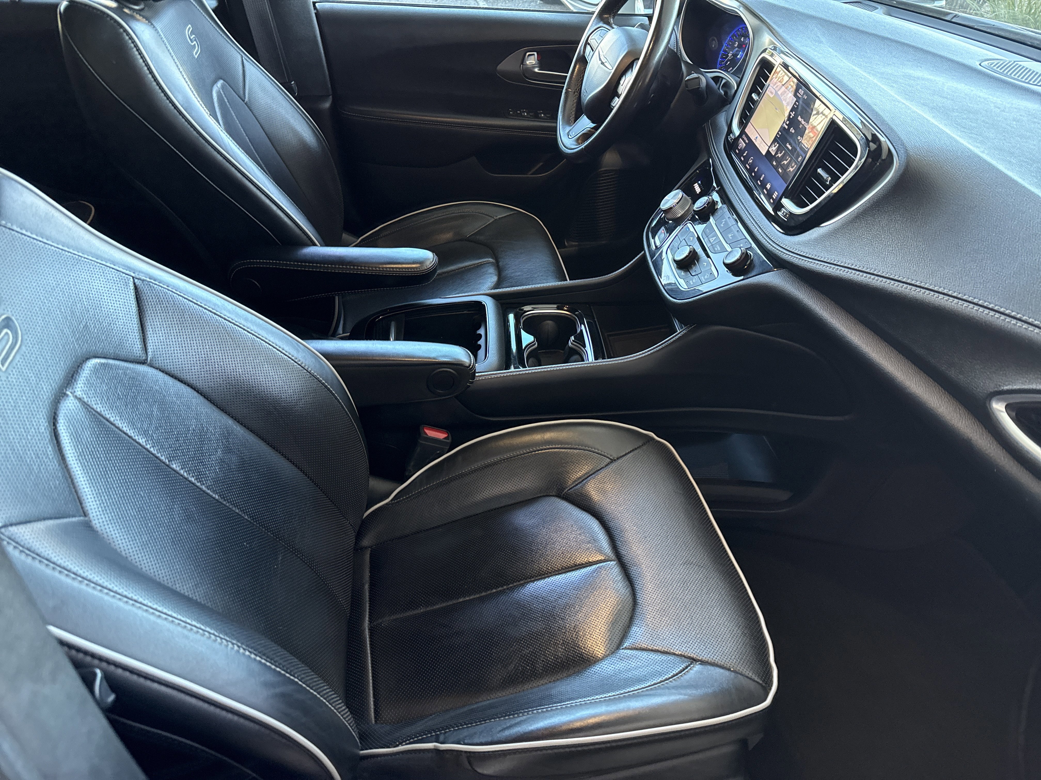 Used 2021 Chrysler Pacifica Limited w/ S Appearance Package image 18