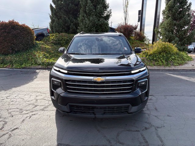 Used 2026 Chevrolet Traverse LT AWD/4WD image 2