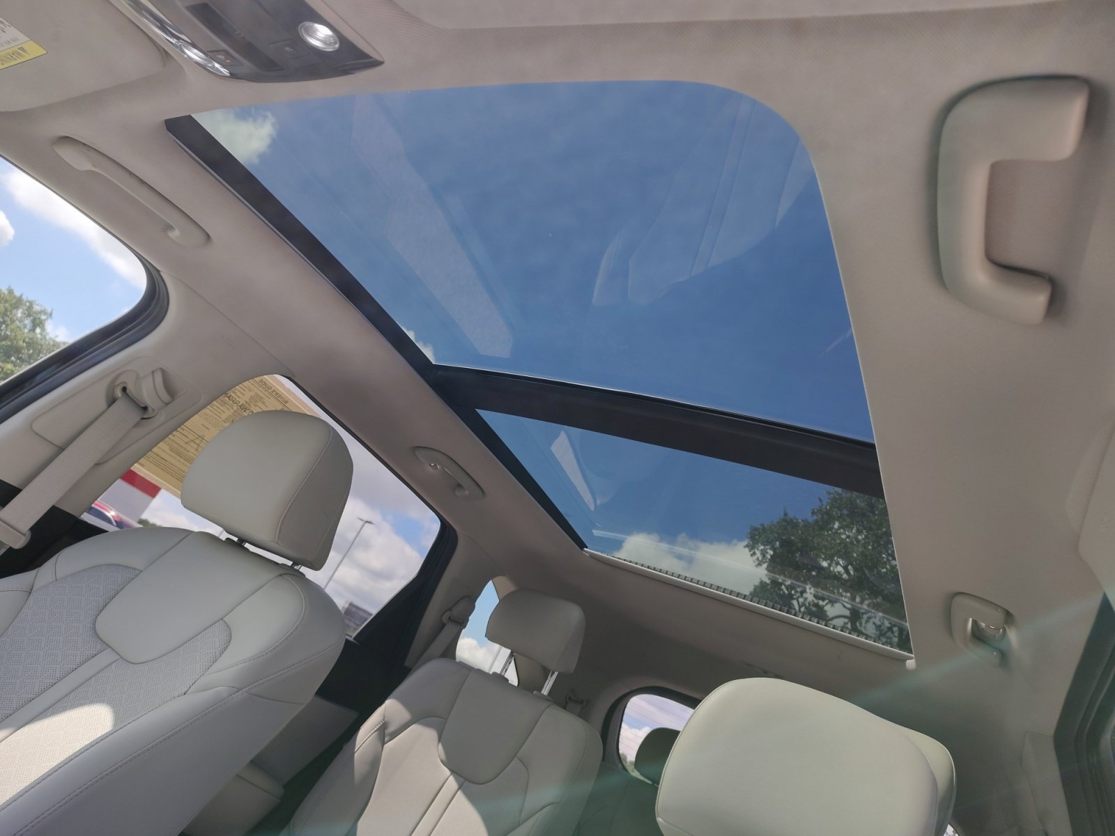 Used 2023 Kia Sorento EX w/ Panoramic Sunroof Package FWD image 21