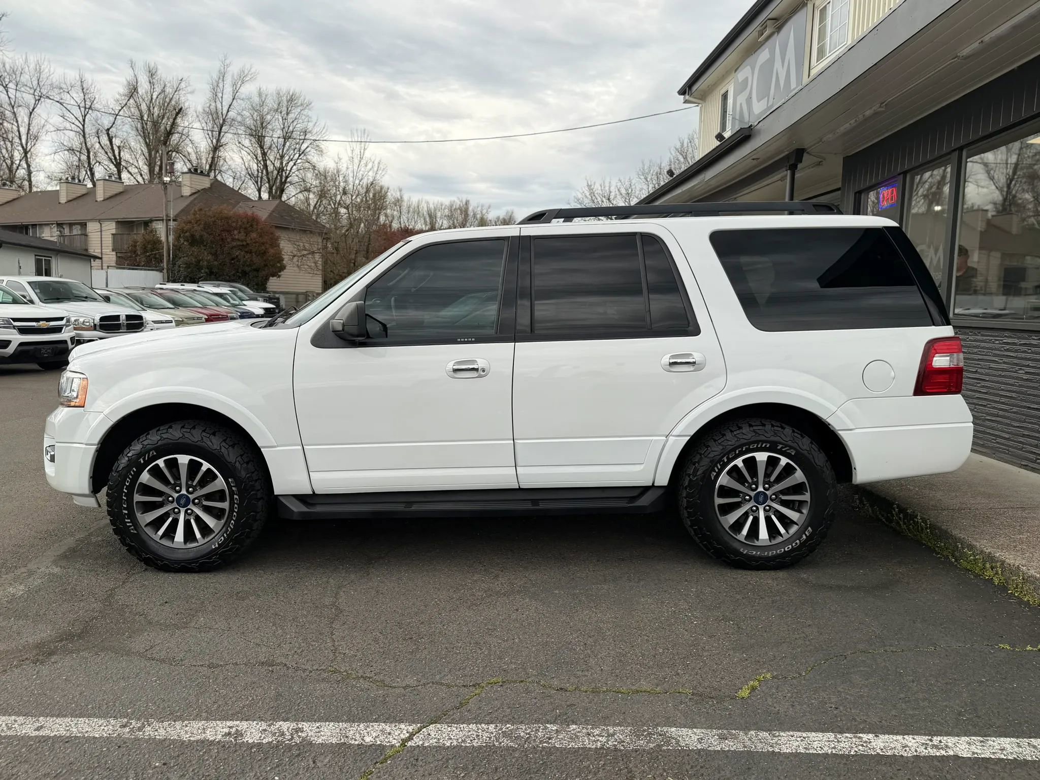 Used 2015 Ford Expedition XLT image 4