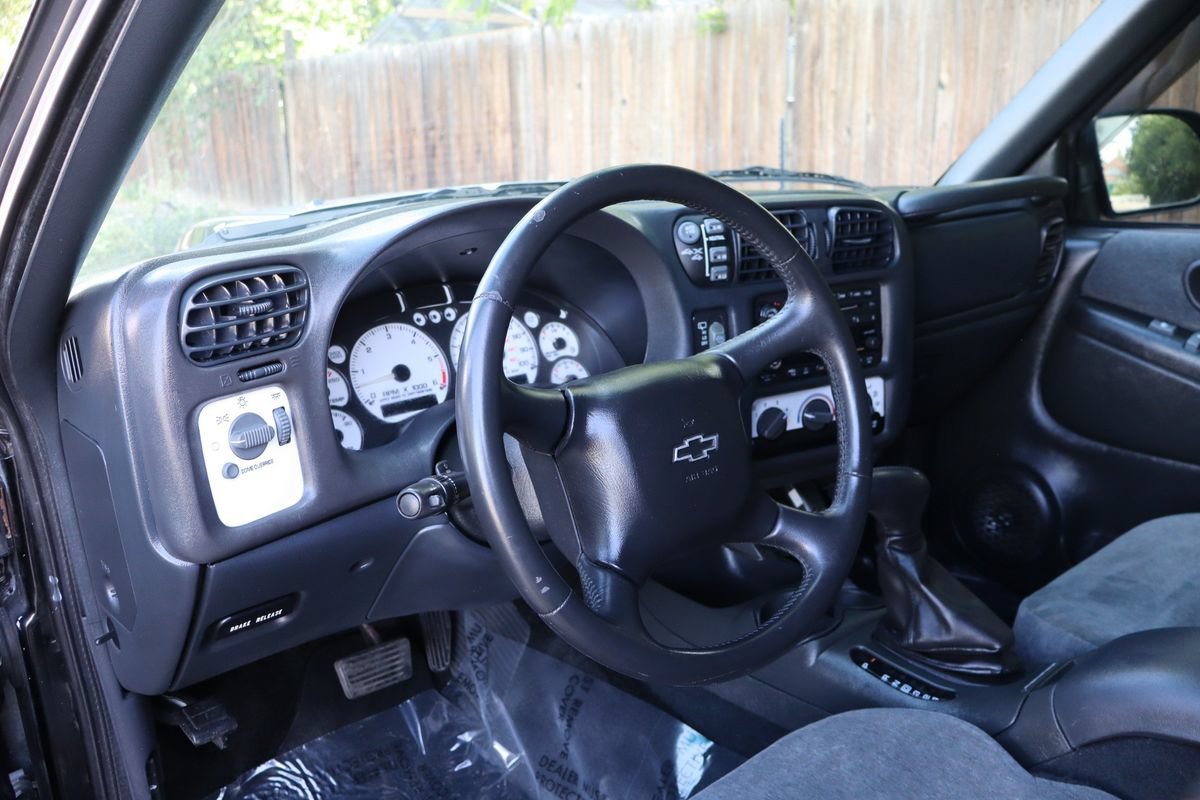 Used 2002 Chevrolet Blazer LS w/ Preferred Equipment Group AWD/4WD image 14