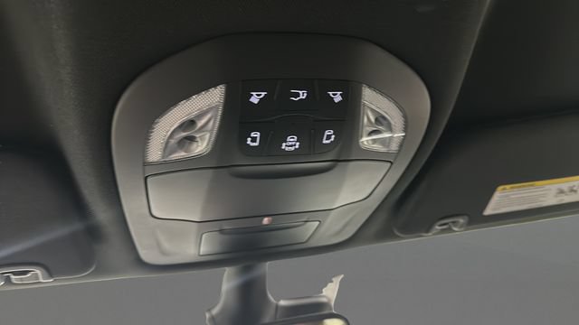 Used 2024 Chrysler Pacifica Limited FWD image 17