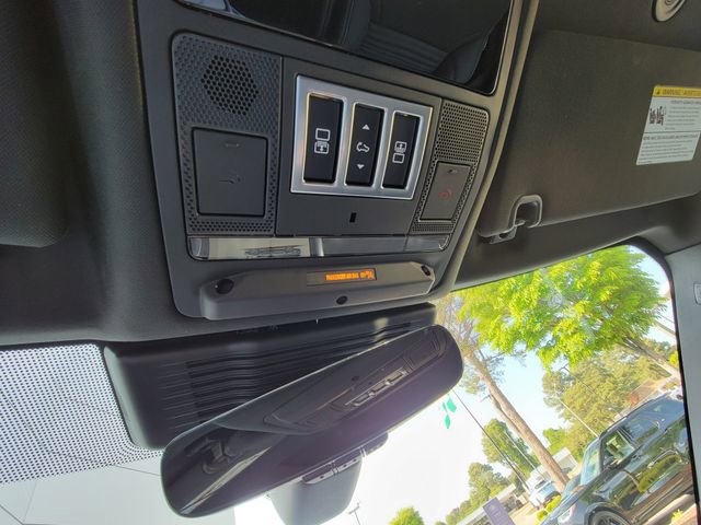 Used 2025 Land Rover Discovery Dynamic SE AWD/4WD image 42
