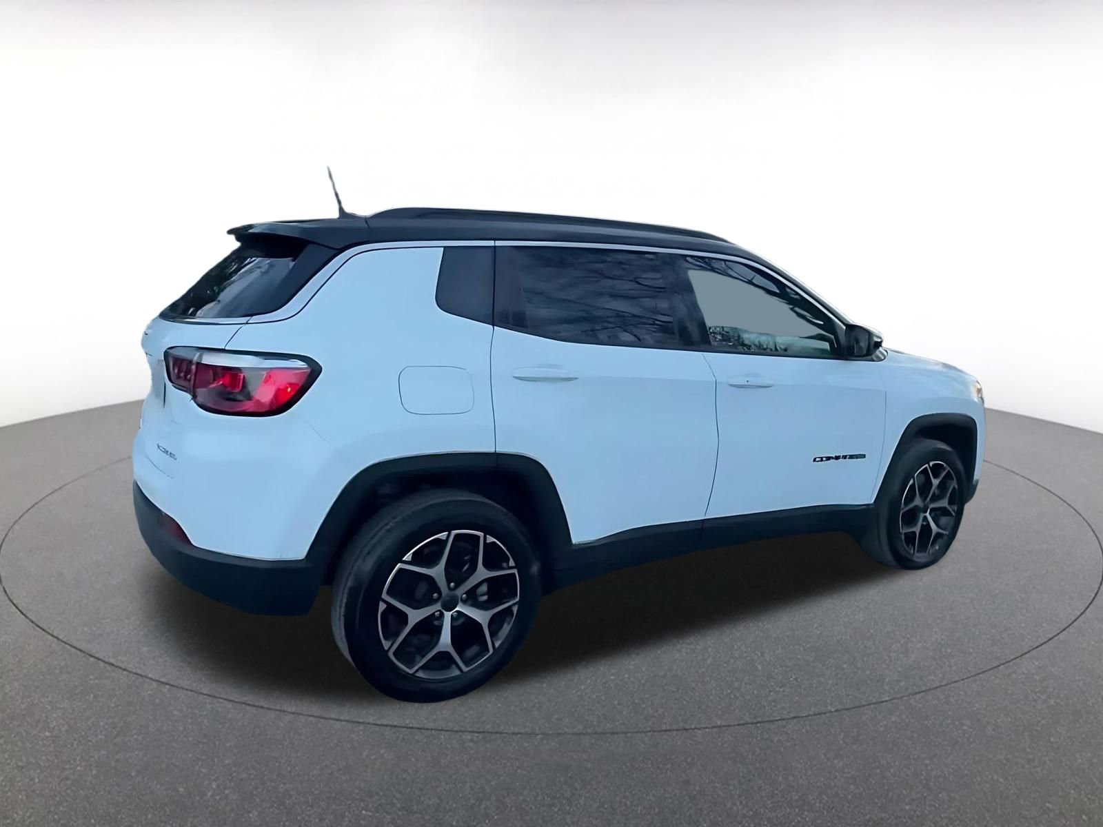 Used 2025 Jeep Compass Limited image 15