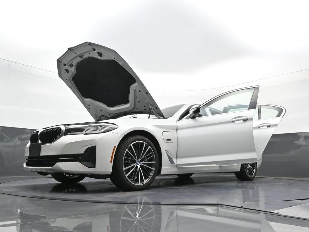 Used 2023 BMW 530e xDrive w/ Premium Package AWD/4WD image 40