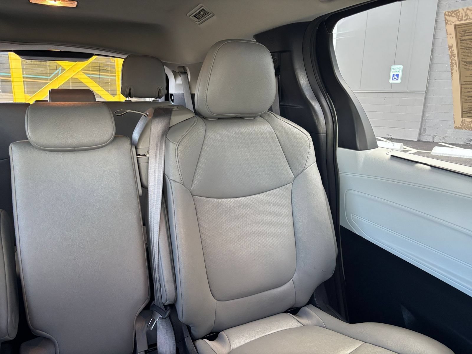 Used 2025 Toyota Sienna XLE FWD image 38