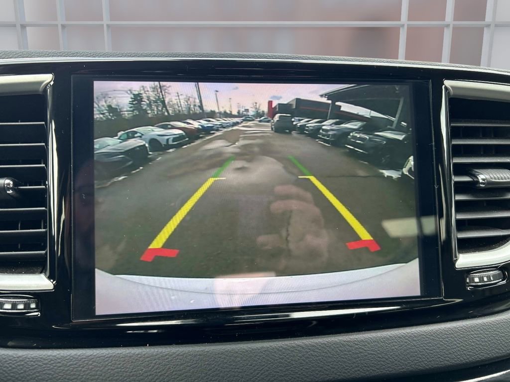 Used 2024 Chrysler Pacifica Touring-L image 30