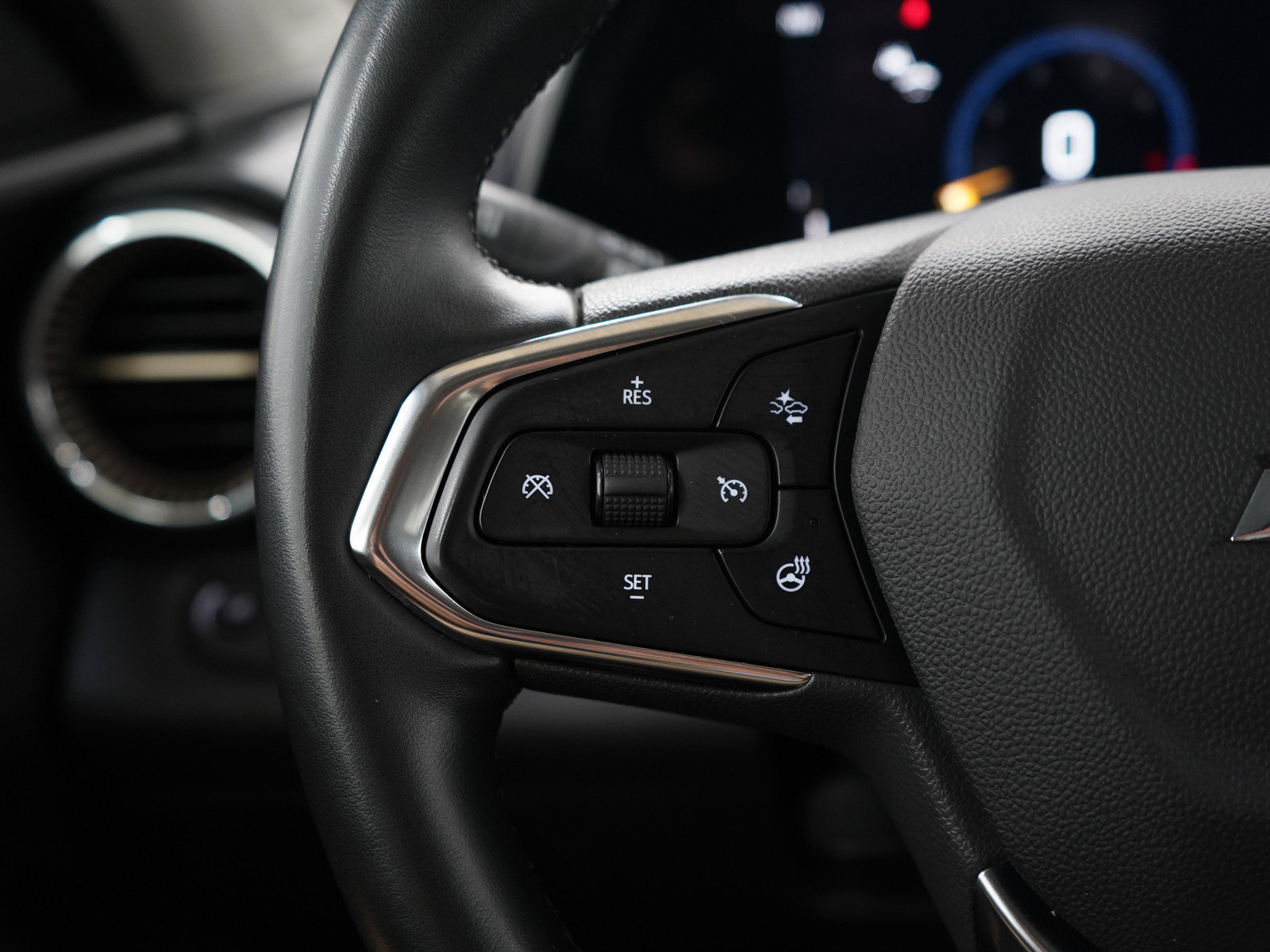 Used 2024 Chevrolet Trax ACTIV FWD image 25