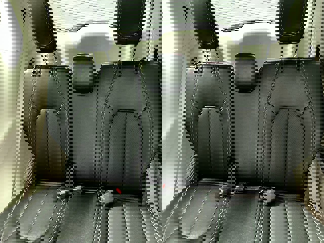 Used 2024 Chrysler Pacifica Touring-L image 27