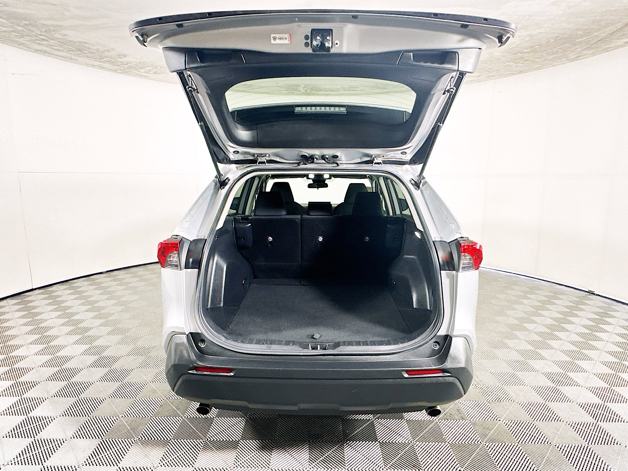 Used 2021 Toyota RAV4 LE FWD image 30