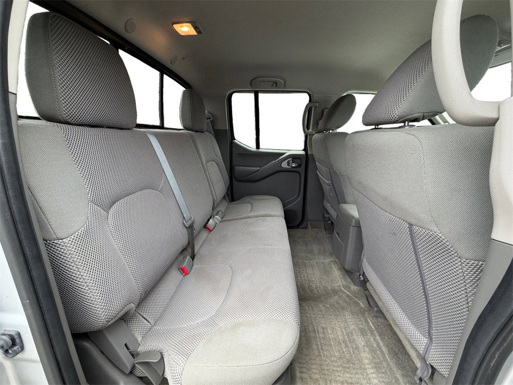 Used 2016 Nissan Frontier SV image 14