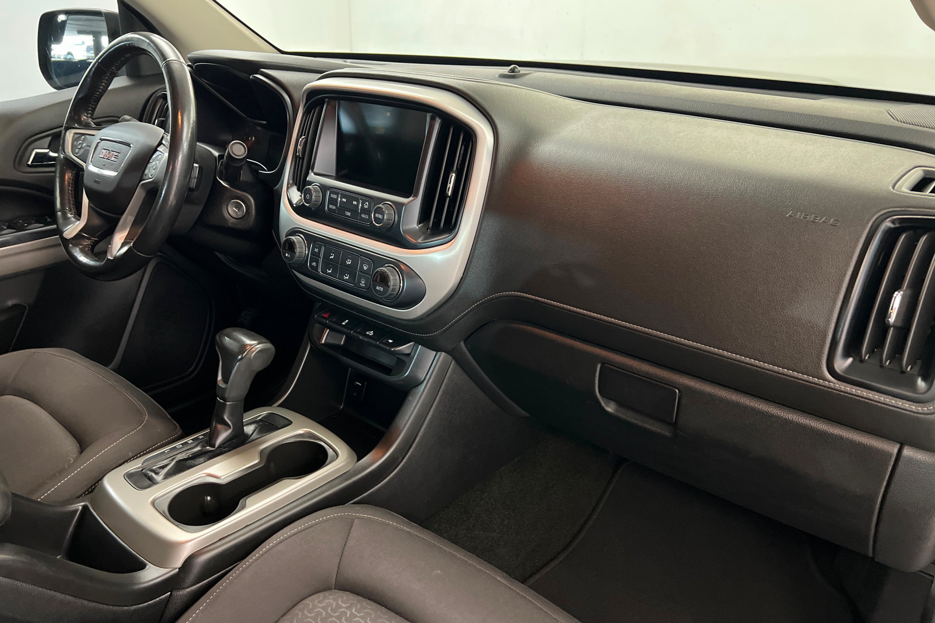 Used 2017 GMC Canyon SLE w/ Nightfall Edition RWD image 24