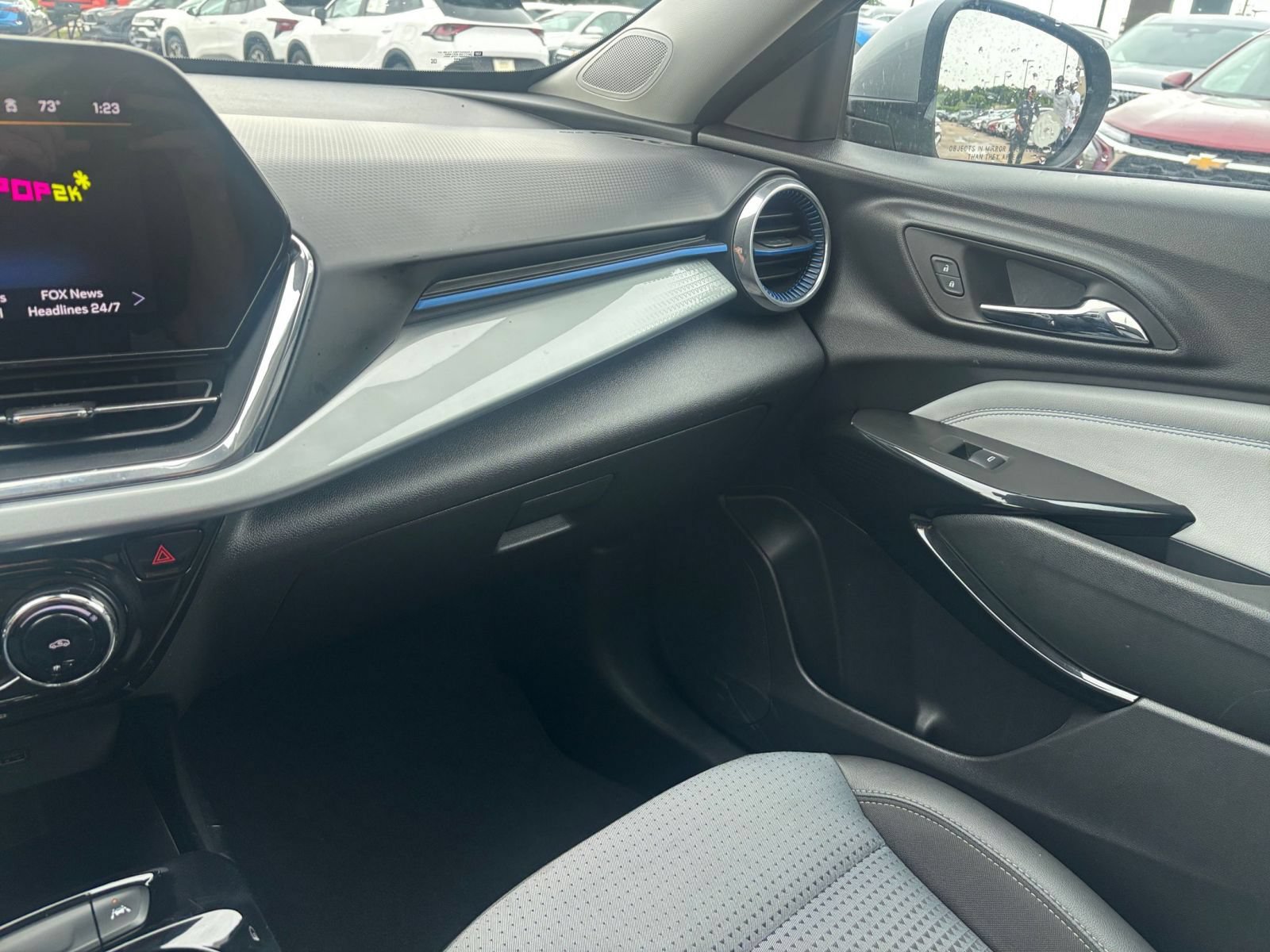 Used 2025 Chevrolet Trax LT FWD image 29