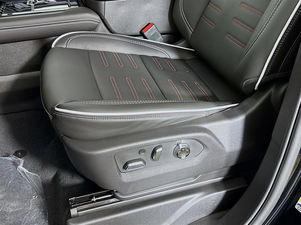 New 2026 GMC Yukon XL AT4 Ultimate AWD/4WD image 19