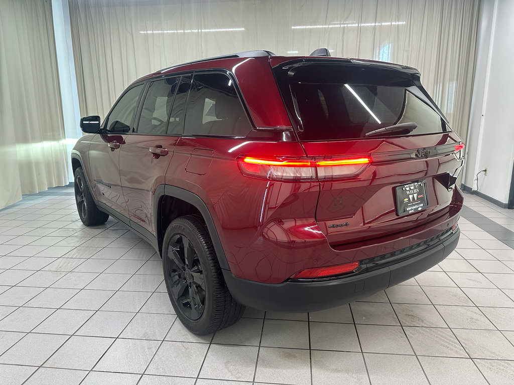 Used 2024 Jeep Grand Cherokee Altitude AWD/4WD image 9