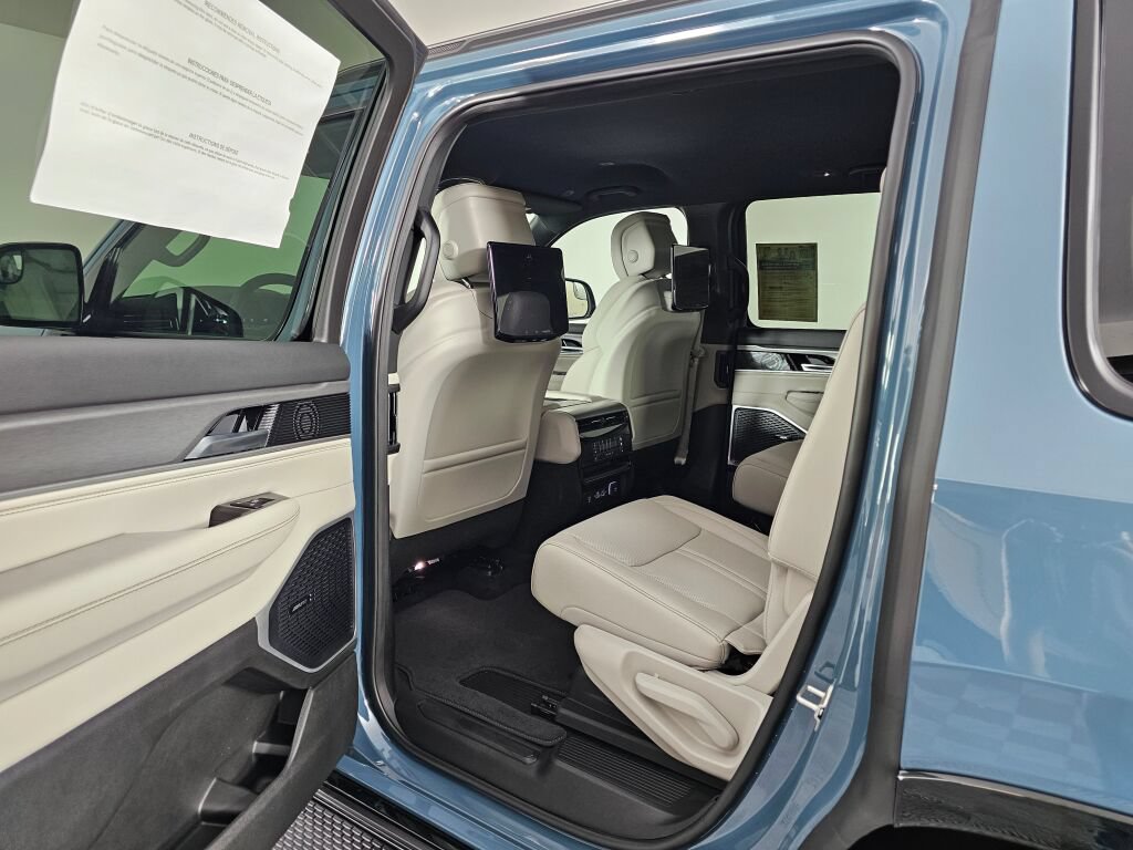 New 2026 Jeep Grand Wagoneer Limited w/ Rear Seat Video Group I AWD/4WD image 32